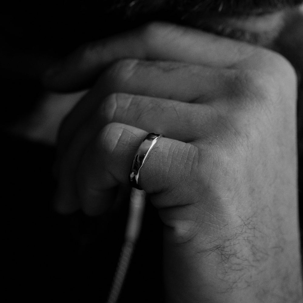 Signature Band Ring | White Gold