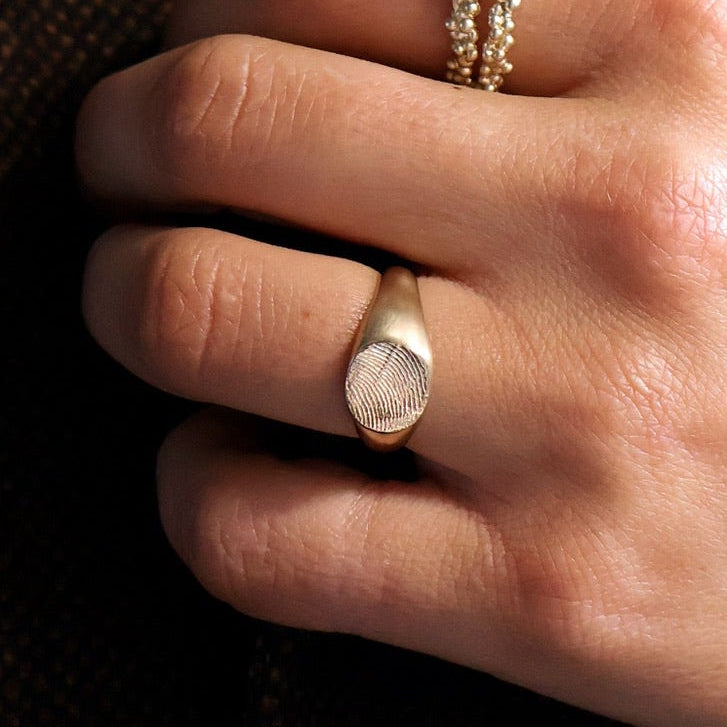 Impression™ Petite Signet Ring | Yellow Gold