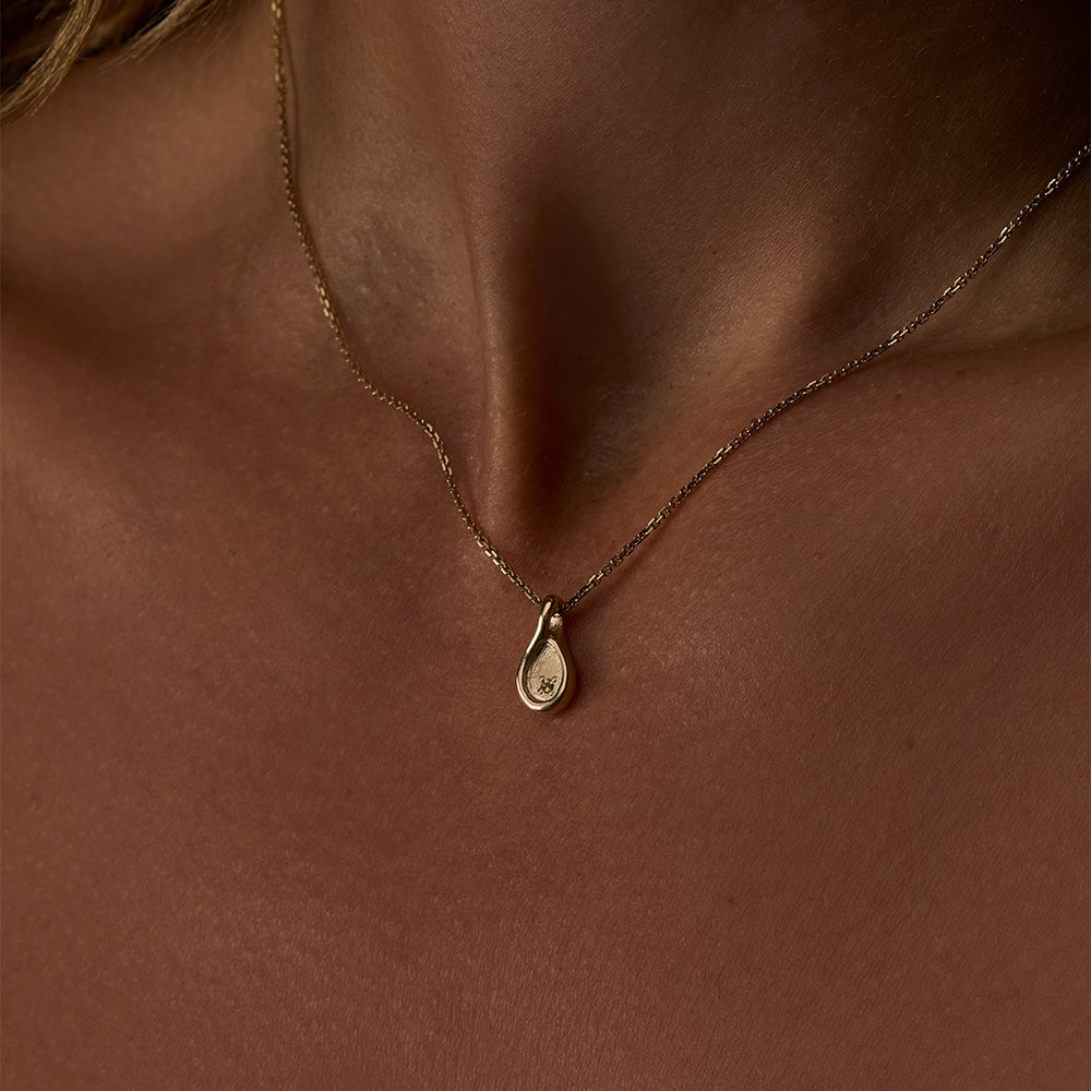 Custom Forma Pendant (Stones & Engraving) | Yellow Gold