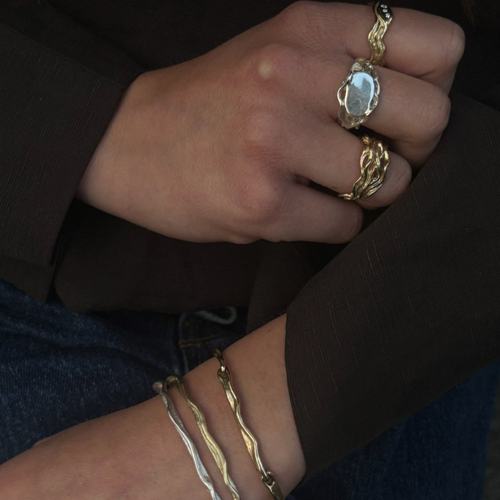Ivy Oval Signet Ring | Silver