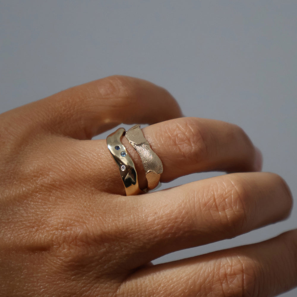 Custom Wave Ring (Stone & Engraving) | Yellow Gold