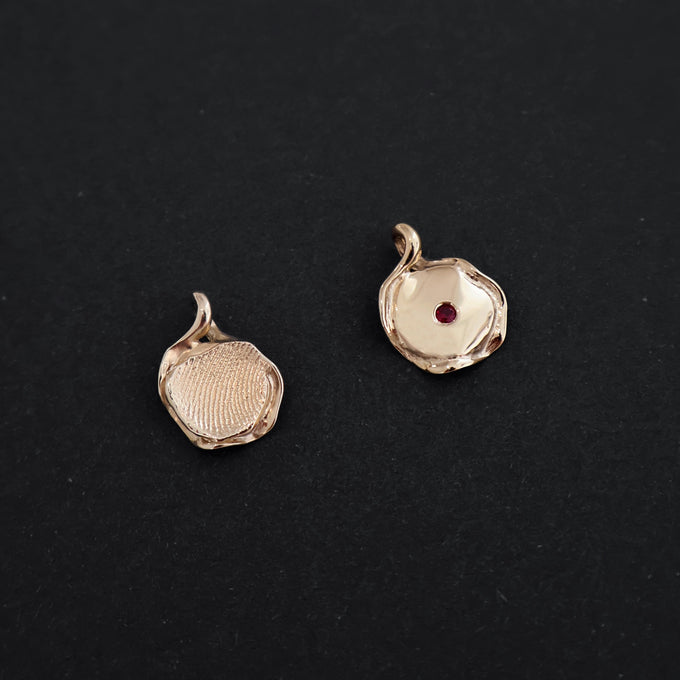 X-Mini Custom Wave Pendant (Stone & Engraving) | Yellow Gold