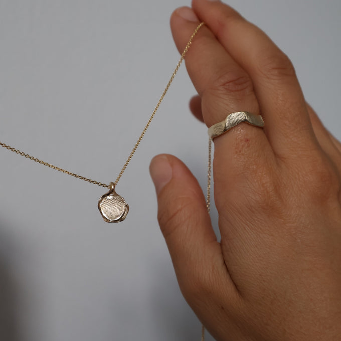 Impression™ Wave Pendant | Yellow Gold
