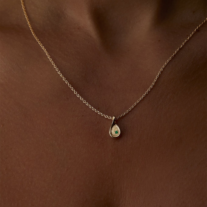 Custom Forma Pendant (Stones & Engraving) | Yellow Gold
