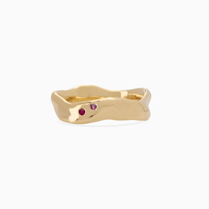 Custom Wave Ring (Stone & Engraving) | Yellow Gold