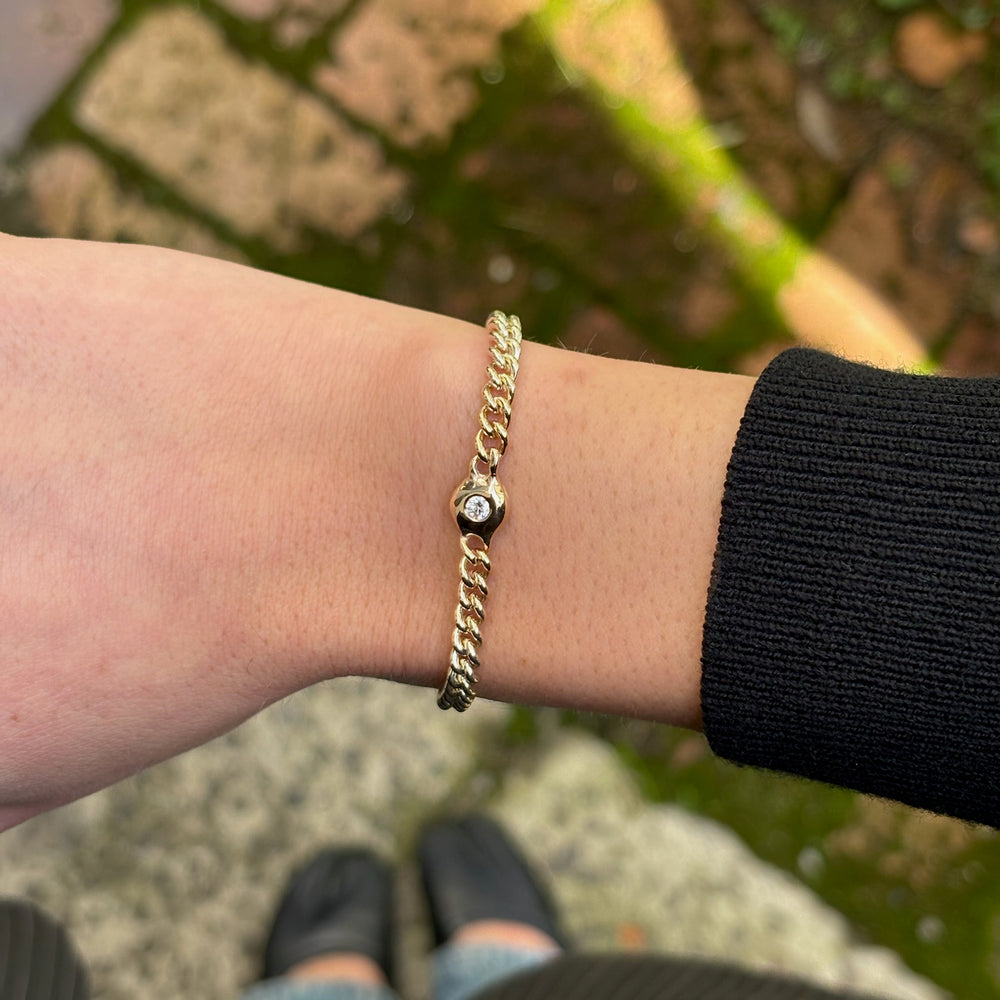 Pebble Stone Curb Bracelet | Solid Yellow Gold