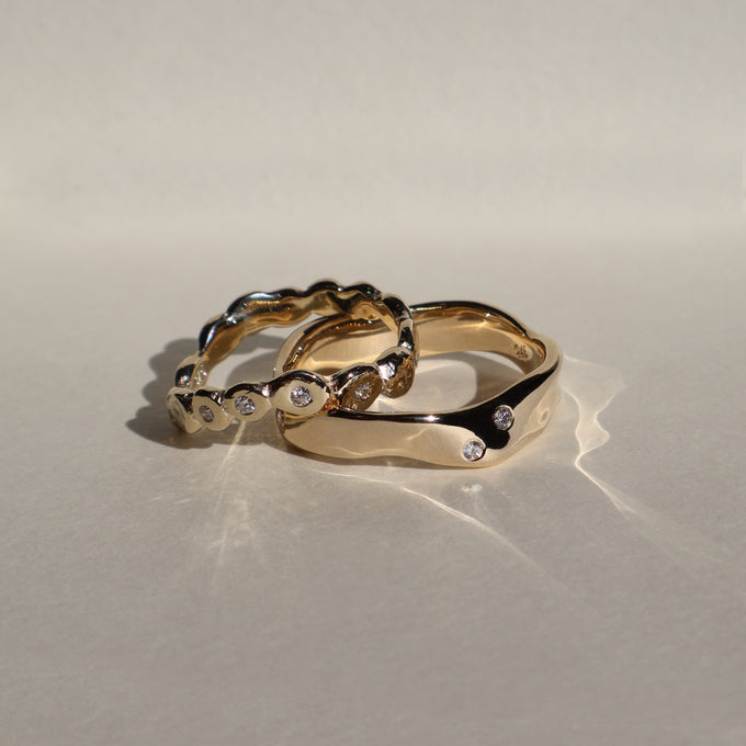 Custom Wave Ring (Stone & Engraving) | Yellow Gold