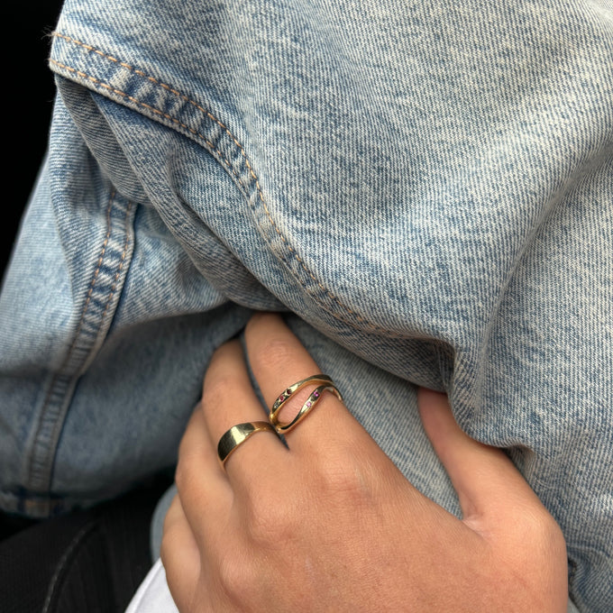 Narrow Signet Ring | Solid Gold