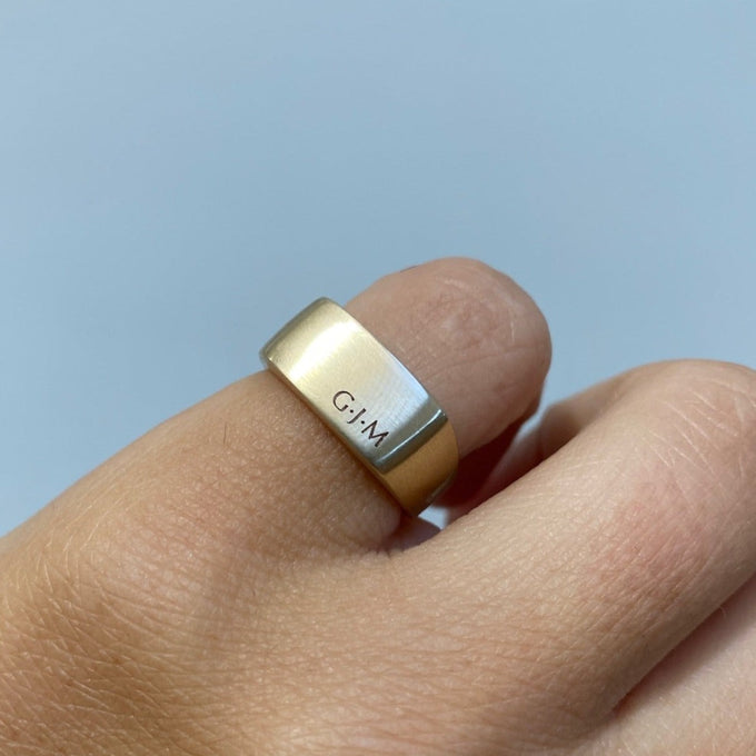 Signature Rectangle Signet Ring | Yellow Gold