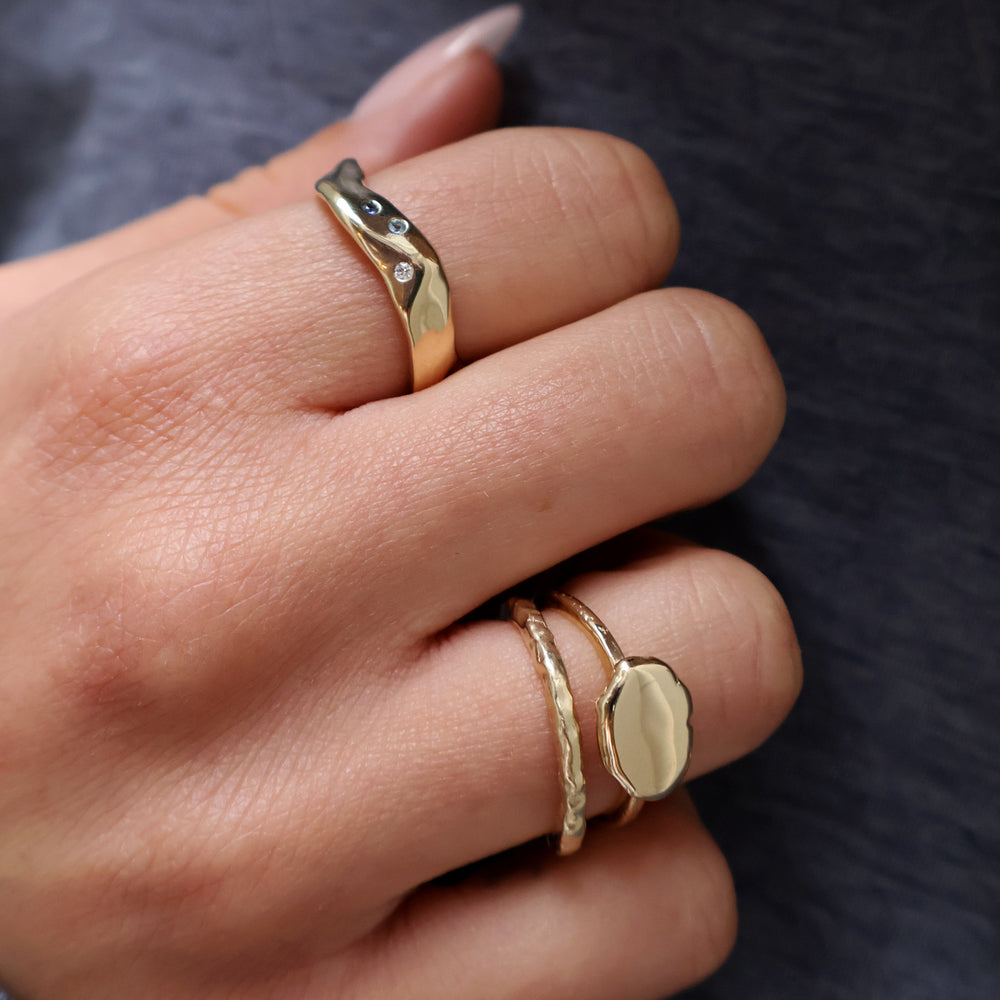 Custom Wave Ring (Stone & Engraving) | Yellow Gold