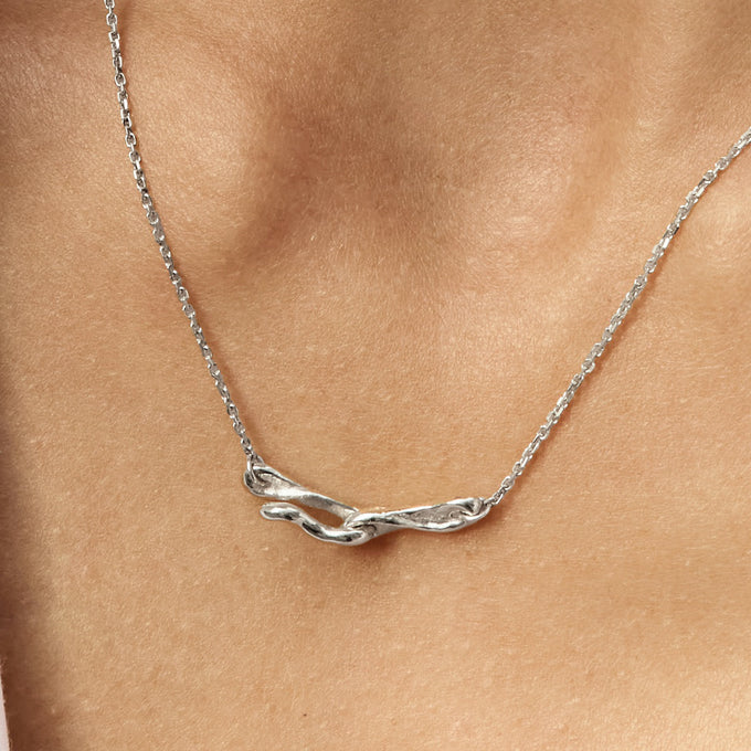 Sculpt Bar Necklace | White Gold
