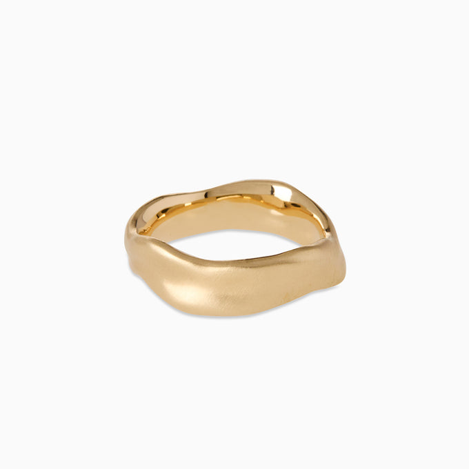 Custom Wave Ring (Stone & Engraving) | Yellow Gold