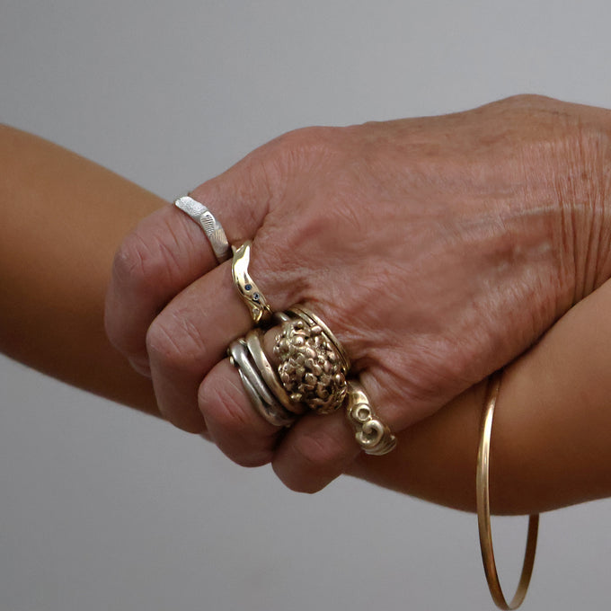 Custom Wave Ring (Stone & Engraving) | Yellow Gold