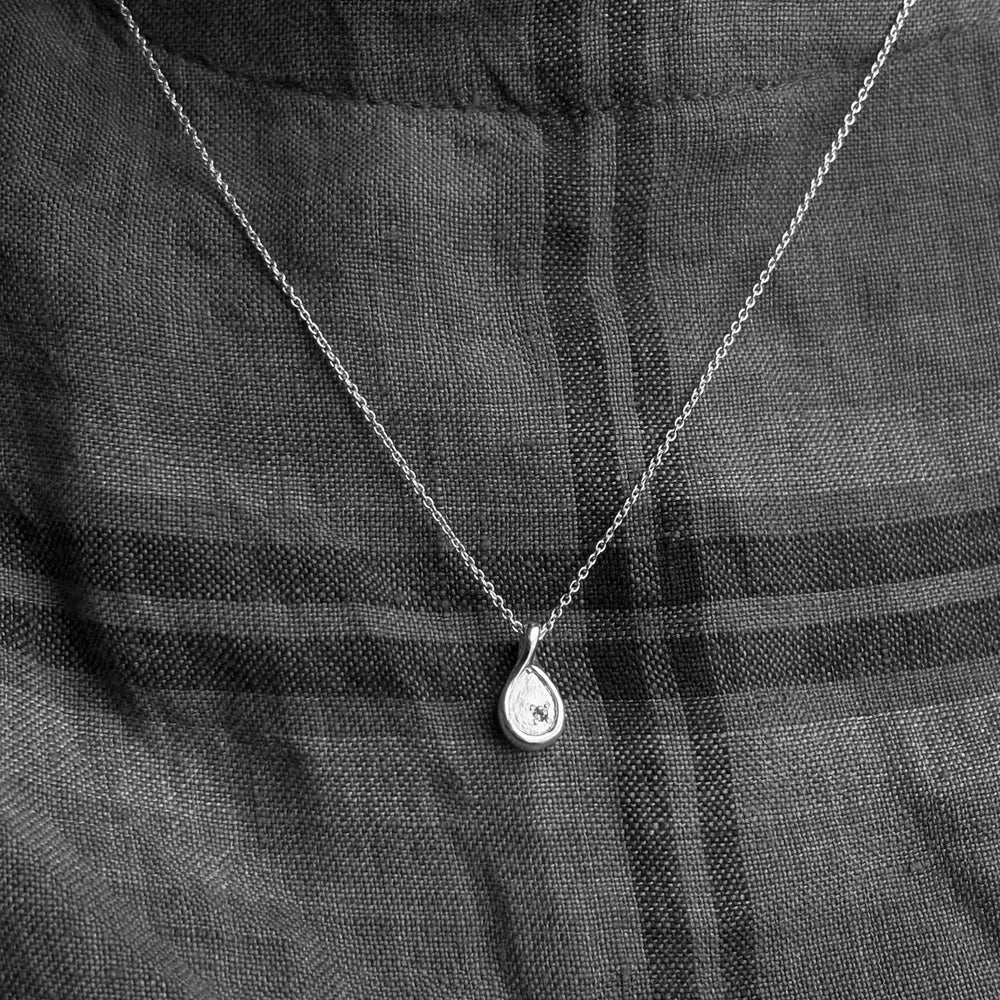 Custom Forma Pendant (Stones & Engraving) | Rose Gold