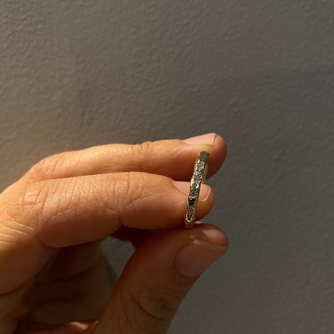 Hammered Stone Ring | Solid Yellow Gold