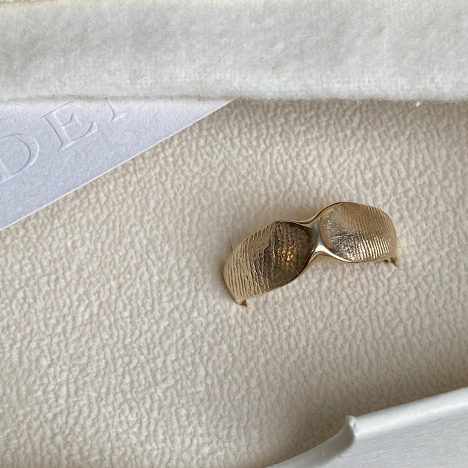 Impression™ Band Ring | Yellow Gold