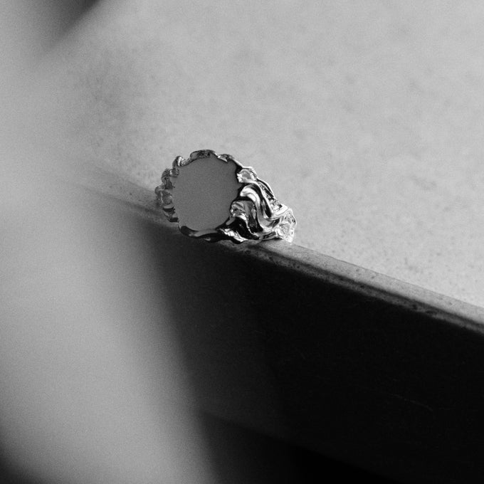 Sculpt Signet Ring | Silver