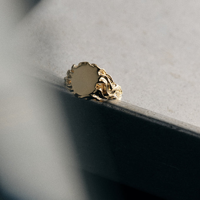 Sculpt Signet Ring | Solid Yellow Gold