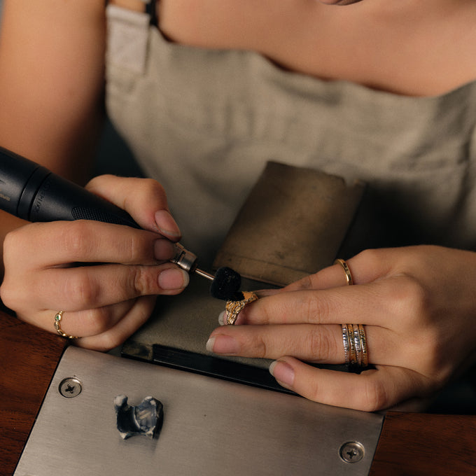 Sculpt Signet Ring | Solid Yellow Gold