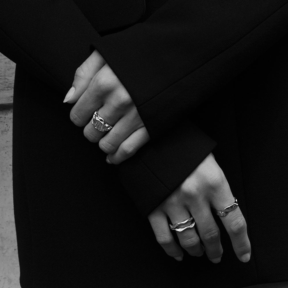 Delicate Sculpt Ring | White Gold