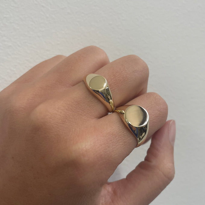 Signature Petite Signet Ring Yellow Gold – Linden Cook Jewellery