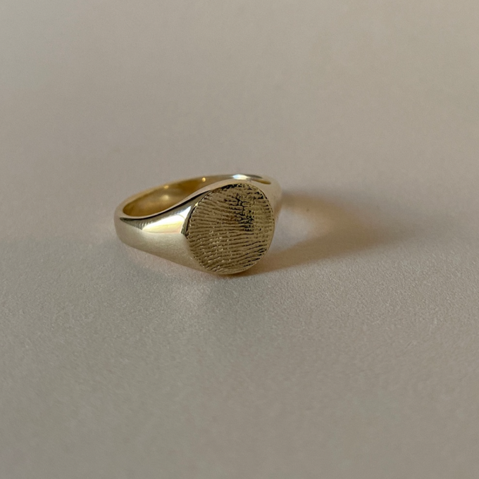 Impression Signet Ring | Yellow Gold