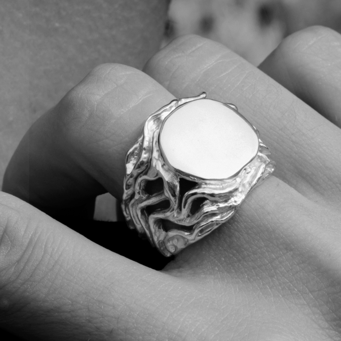 Engraved Ivy Signet Ring | Rose Gold