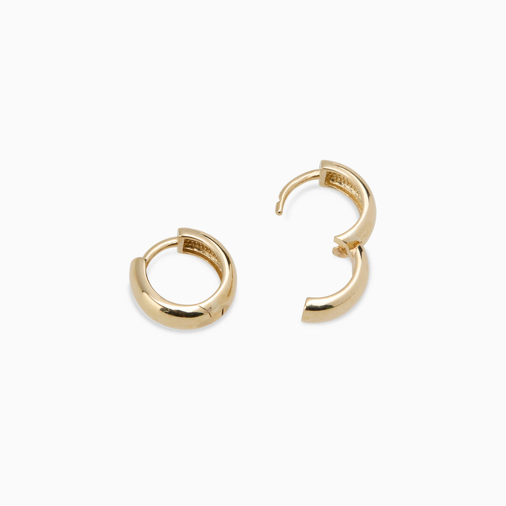 Crescent Huggie | Yellow Gold