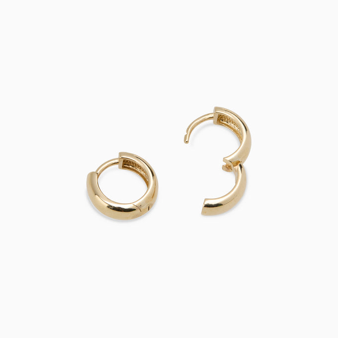 Crescent Huggie | Yellow Gold