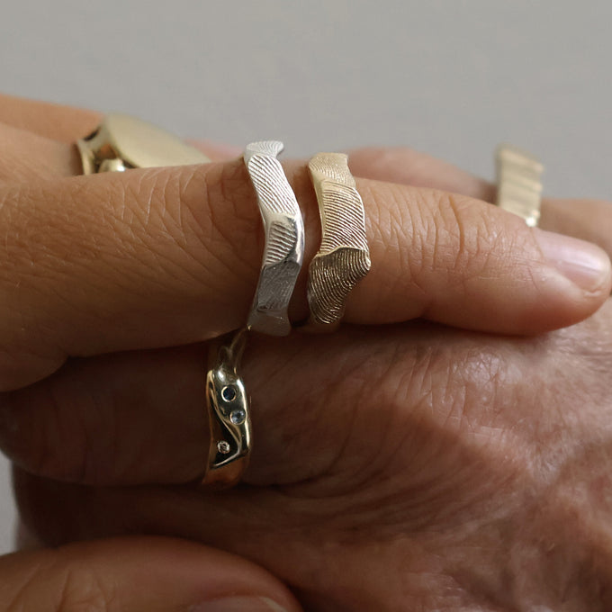 Custom Wave Ring (Stone & Engraving) | Yellow Gold