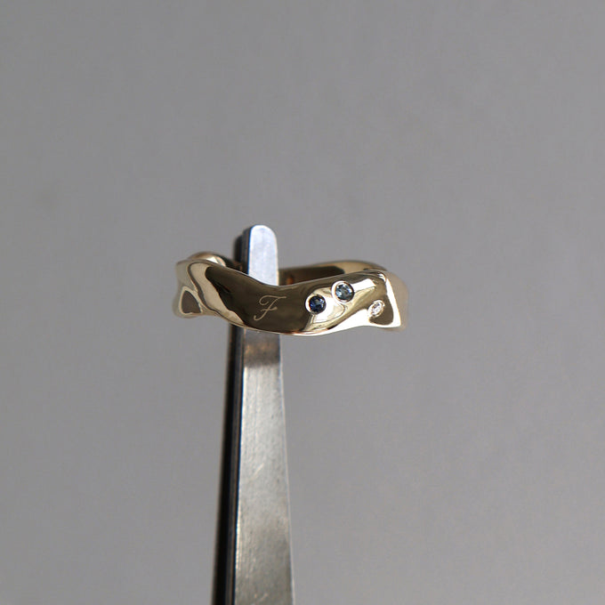 Custom Wave Ring (Stone & Engraving) | Yellow Gold