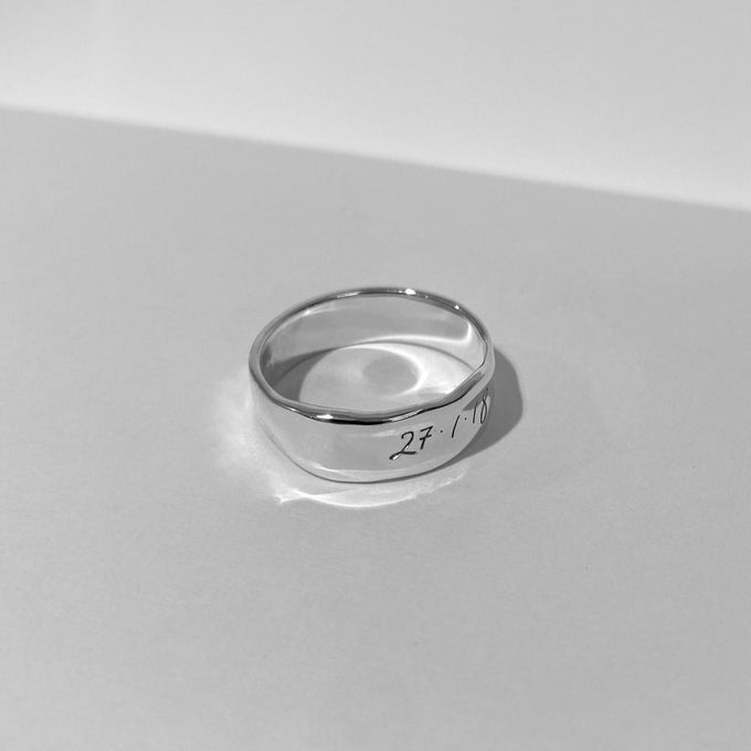 Signature Band Ring | White Gold