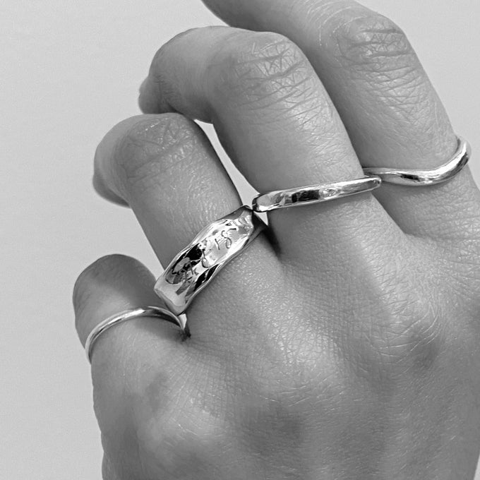 Signature Band Ring | White Gold